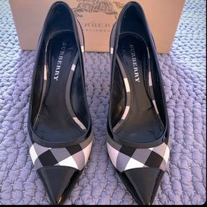 Burberry pumps